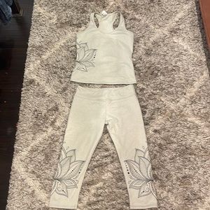 JALA LOTUS YOGA CAPRIS PANTS AND TOP SET